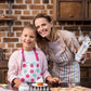 🎉 2026 SALG — Over 21 000 solgt! 🧁✨ Slutt å slåss med rotete sprøyteposer — denne dekoreringspistolen i rustfritt stål fyller, froster og gjør ferdig på sekunder. 18 tips, ett verktøy, uendelig kreativitet. 🍰