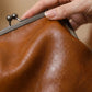 💋 Kyss-lås skulderveske for kvinner med topphåndtak – vintage messinglås og strukturert form – avtagbar stropp, perfekt til hverdagsbruk og middagsdater 👜 ✨