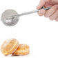 🍰 Multifunksjonell Mel- & Sukkerstrøer i Rustfritt Stål – Perfekt for Kakepynt & Baking! 💨 Enkel Én-hånds Betjening – Dryss Mel, Kakao & Florsukker Som en Profesjonell. ✨ Oppvaskmaskinsikker & Korrosjonsbestandig
