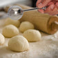 🍰 Multifunksjonell Mel- & Sukkerstrøer i Rustfritt Stål – Perfekt for Kakepynt & Baking! 💨 Enkel Én-hånds Betjening – Dryss Mel, Kakao & Florsukker Som en Profesjonell. ✨ Oppvaskmaskinsikker & Korrosjonsbestandig
