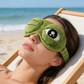 🐸 Myk & Morsom 3D Frosk Sovemaske – Justerbare Øyelokk for Ulike Uttrykk! 😴 Blokkerer Lys Fullstendig – Perfekt for Reiser & Lurelur. ✈️ 3D-konturert Design – Trykkfri for Øyne & Vipper.
