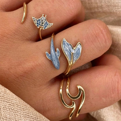 🧜‍♀️ 50% RABATT! Justerbar Havring med Mermaid Tail & Delfin – 4-i-1 Sett med Blå Krystaller! ✨ Åpent Design – Passer Alle Fingerstørrelser. 🌊 Perfekt Sommer Tilbehør