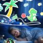 🌌 2-i-1 Galaxy-projektor Nattlys – Skap Stjernehimmel & Drømmende Atmosfære! ✨ 6 Filmer Inkludert – Perfekt for Barnerom & Avslapning. 🌠 Roterende & Fargevekslende – Kjøp 3 for 10% Ekstra Rabatt! 🛌