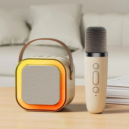 Mini karaokemaskin for barn med trådløse mikrofoner